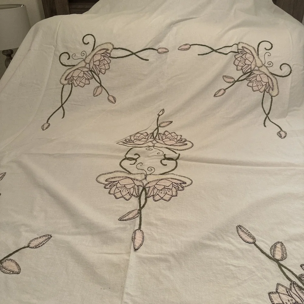 Vtg Hand Embroidered Floral Cottagecream 88